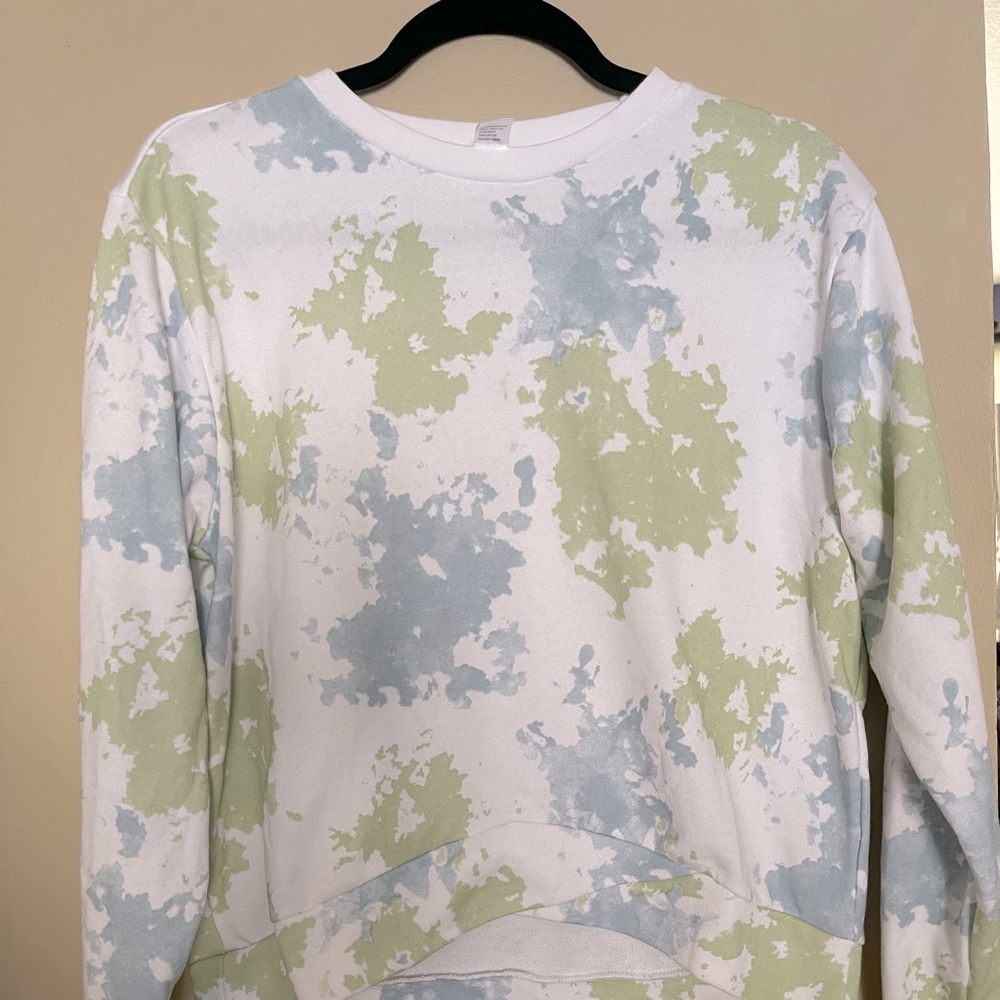 Sweatshirt